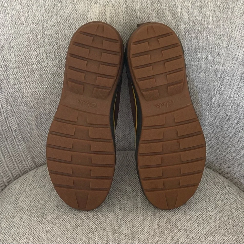 Clarks Water proof Leather Mugs Booties.